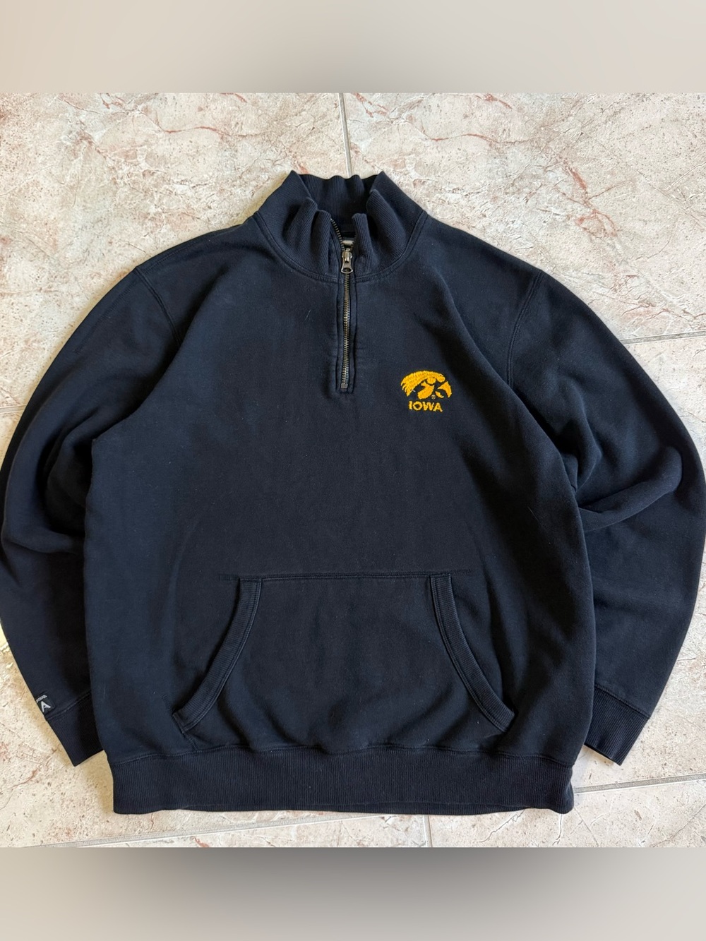 Vintage Antigua Iowa Hawkeyes Quarter Zip Sweatshirt